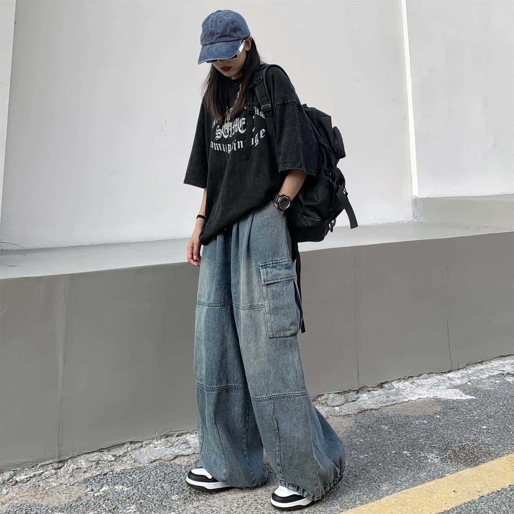 Relaxed Wide-Leg Jeans
